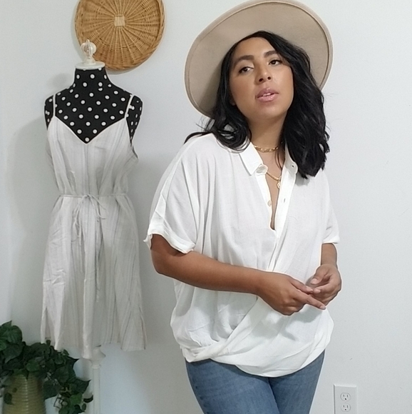 UP IN THE CLOUDS WHITE BUTTON TOP - Picture 7 of 16